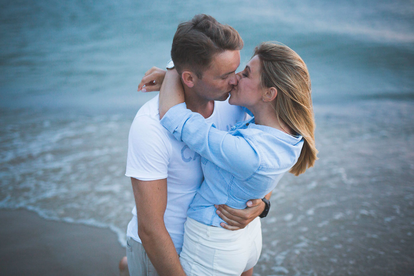 Sesja narzeczeńska na plaży